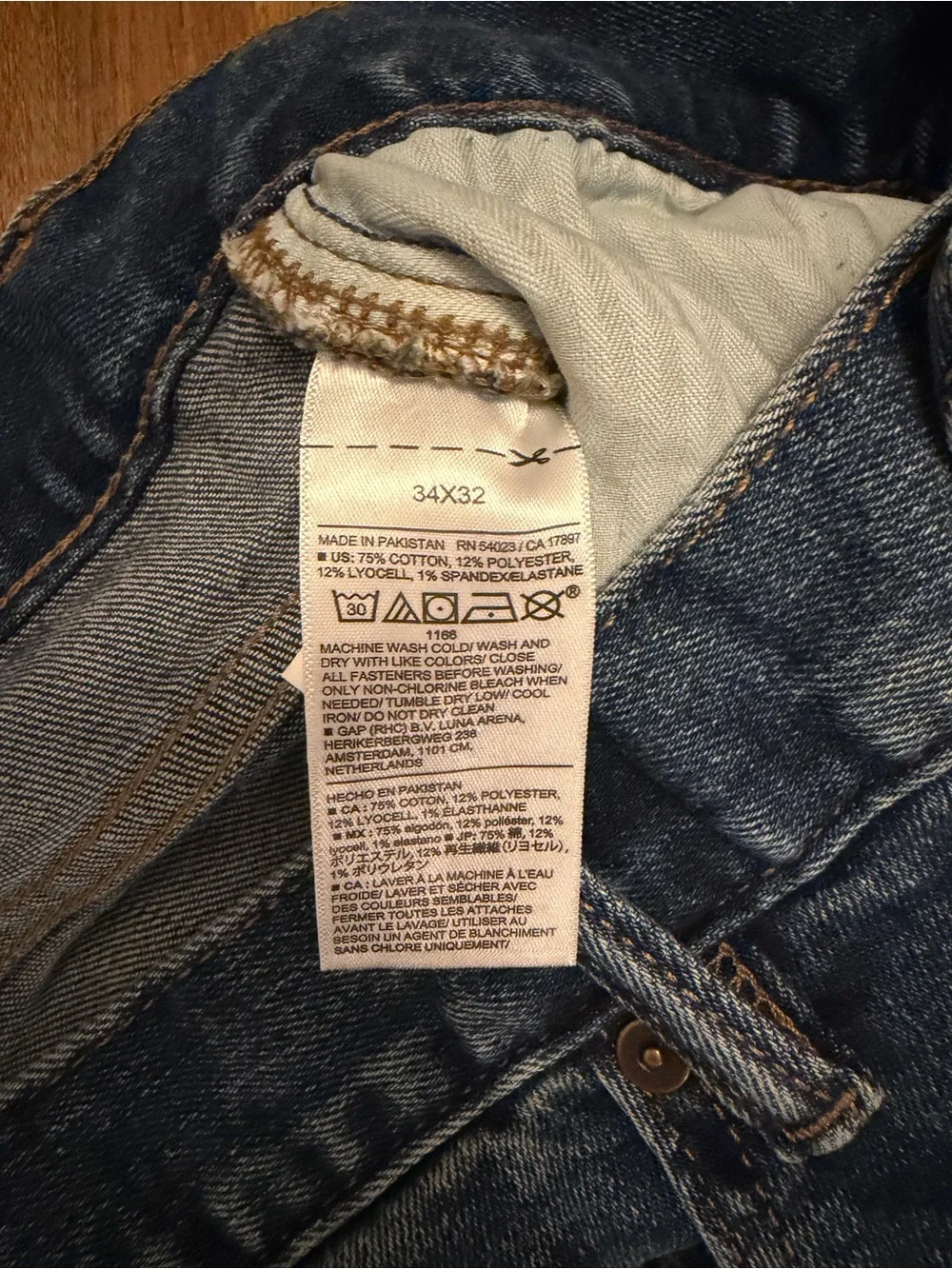 NWT. Banana Republic Men's Travel Slim Jeans in Medium Blue. 34x32